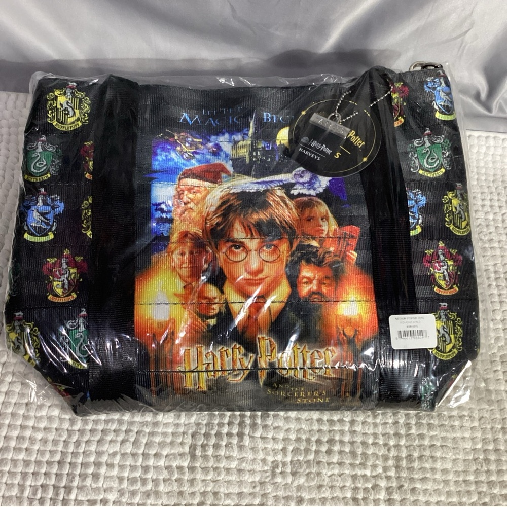 Harveys Harry Potter Hogwarts Medium Poster Tote Bag, Charm of Crest NEW - Picture 9 of 9
